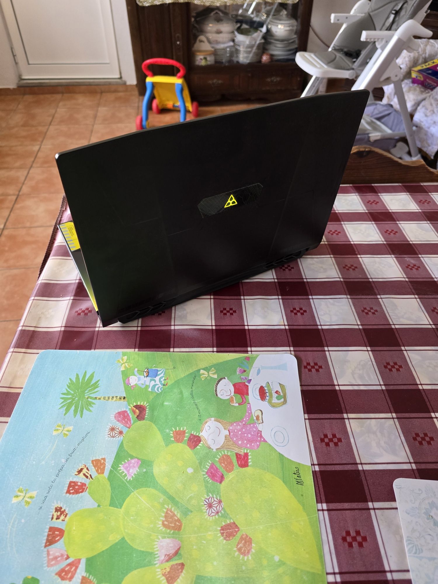 Portátil MSI 15.6" Crosshair 15