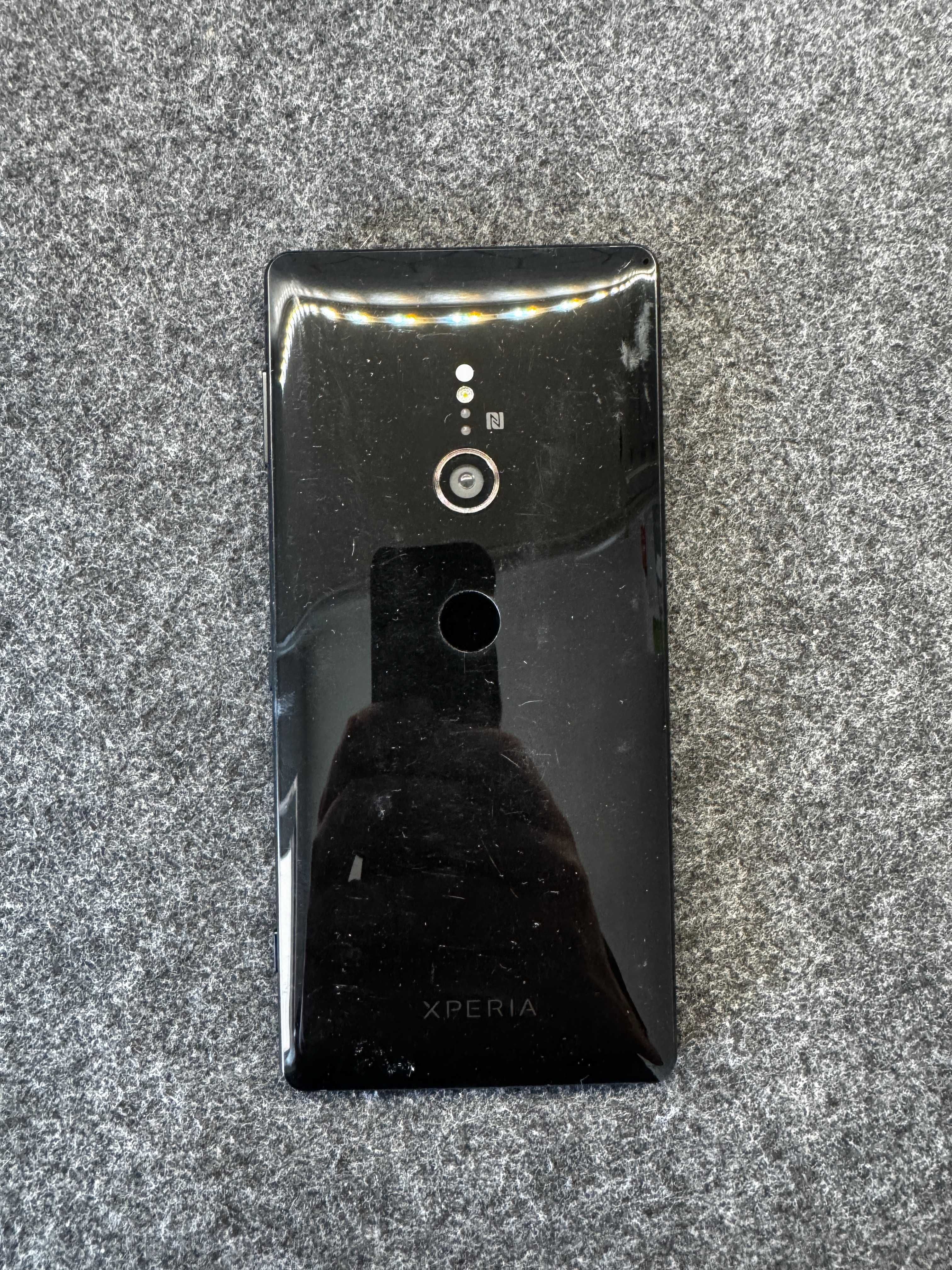 Atrapa telefonu Sony Xperia XZ2
