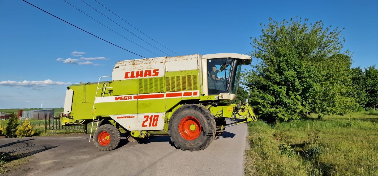 Claas Mega 218 Świeżo sprowadzony heder c600 wózek