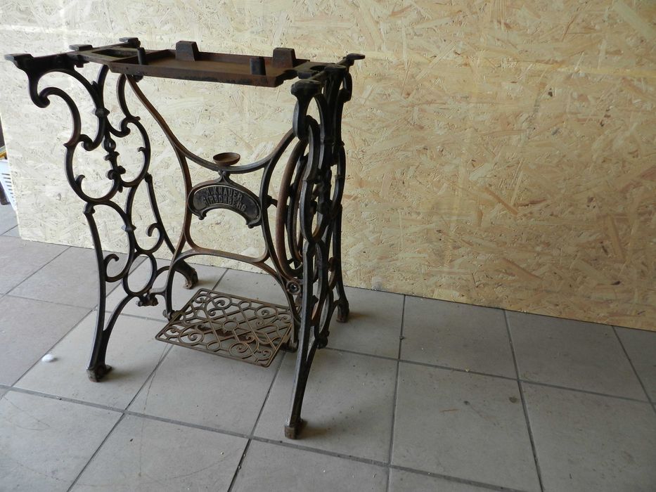 przedwojenne żeliwne nogi od maszyny do szycia Hirschberg Jelenia Góra