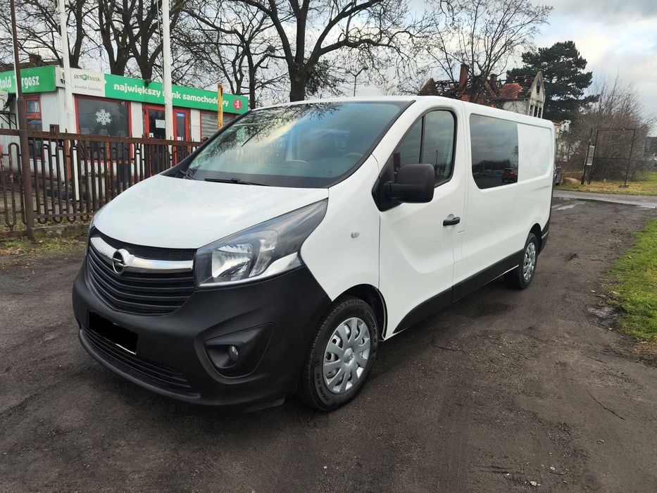 Opel Vivaro brygadówka 6osób  1,6 LONG klima tempomat kamera cofania