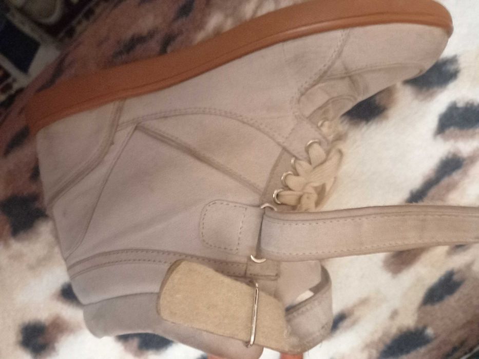 Ботинки женские 39 размера непромокаемые прочные