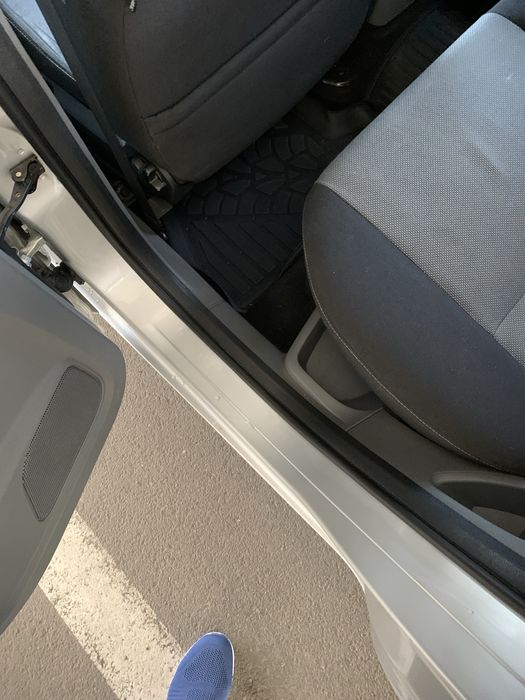 Продам серебристый Ford Focus 2010