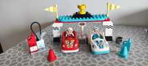 Lego duplo 10947 z samochodami wyścigowymi