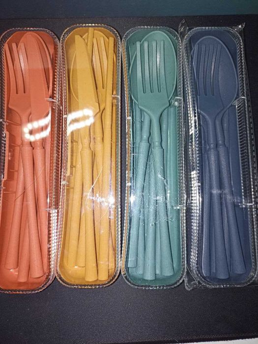 Набір посуди із пшеничної соломки для 4 осіб