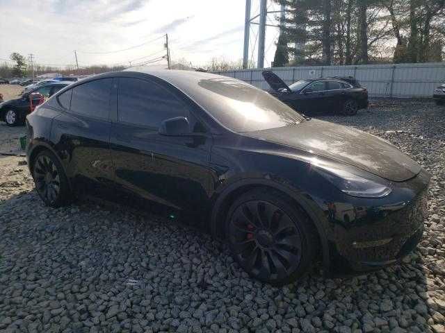 Tesla Model X 2023 року випуску