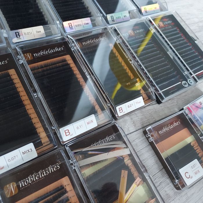 Akcesoria do przedłurzania i zageszczania rzęs