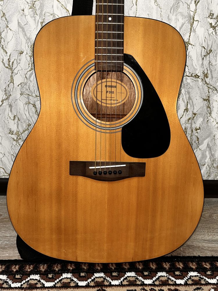 Yamaha F310 з чохлом і коробкою