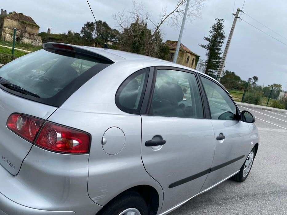 Seat Ibiza cinza