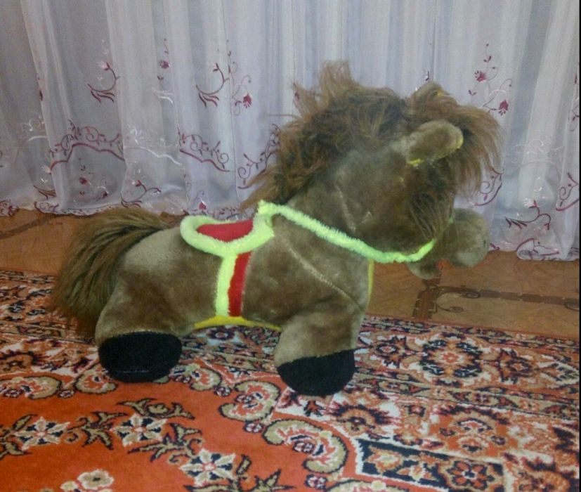 М'який коник-іграшка