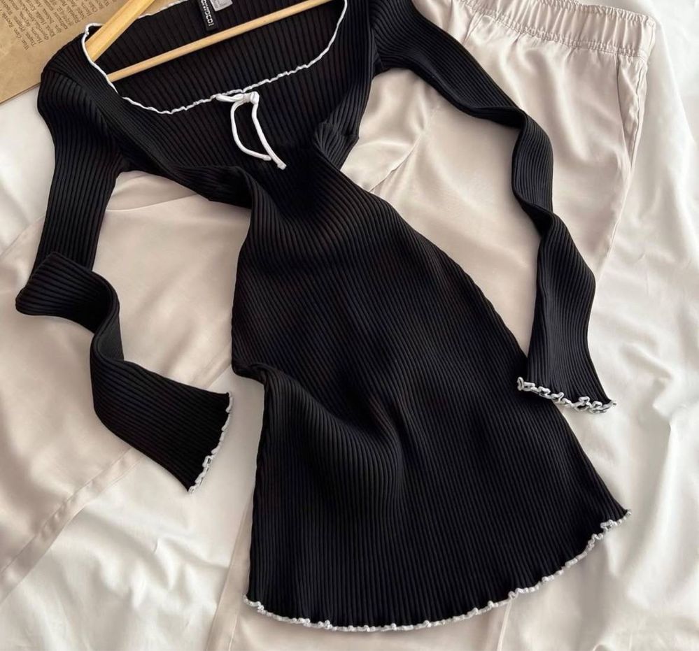 Сукня H&M.