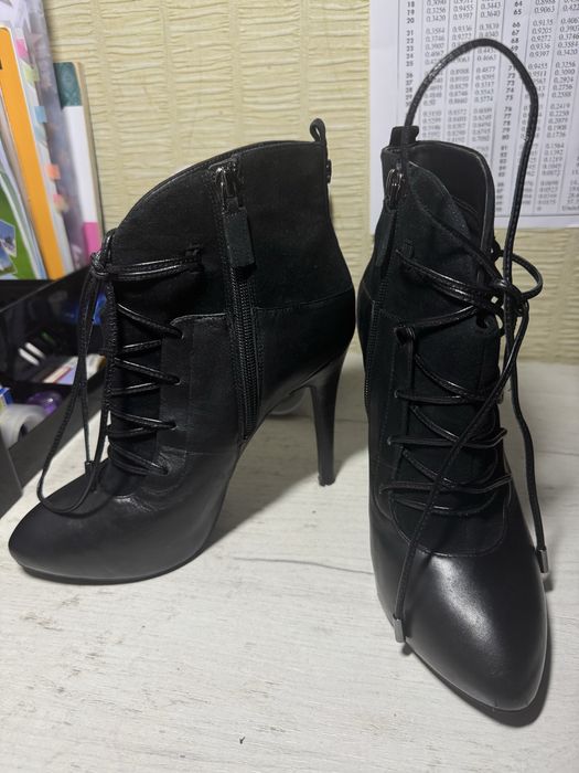 Жіноче взуття на підборах