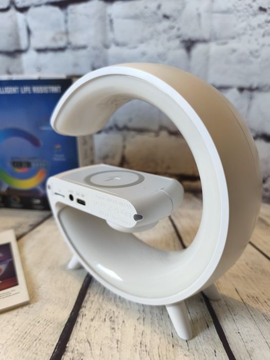 Budzik z głośnikiem Bluetooth i ładowarką indukcyjną