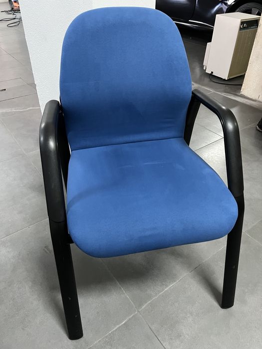 Cadeira de escritório robusta 4 pernas como novas