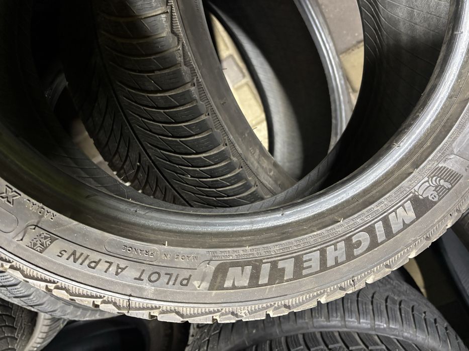 Шини зимові R19 235/45 Michelin 2шт.(ціна за скат)2019рік
