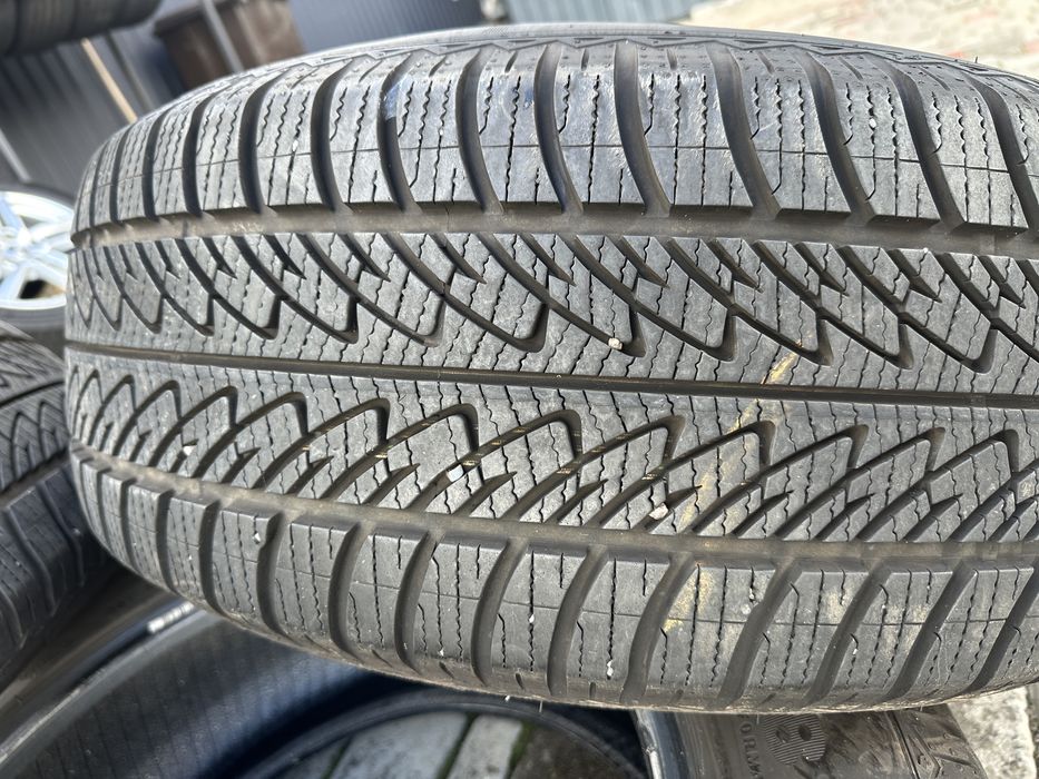 Зимова резина R18 255/60R18 2021рік Good Year