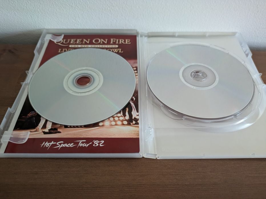 Duplo DVD " Queen On Fire - Live At the Bowl " 1982 (Como Novo)
