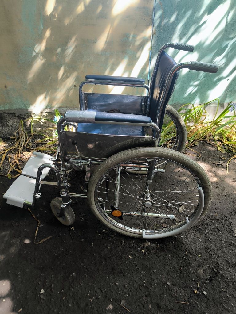 Продам инвалидную коляску