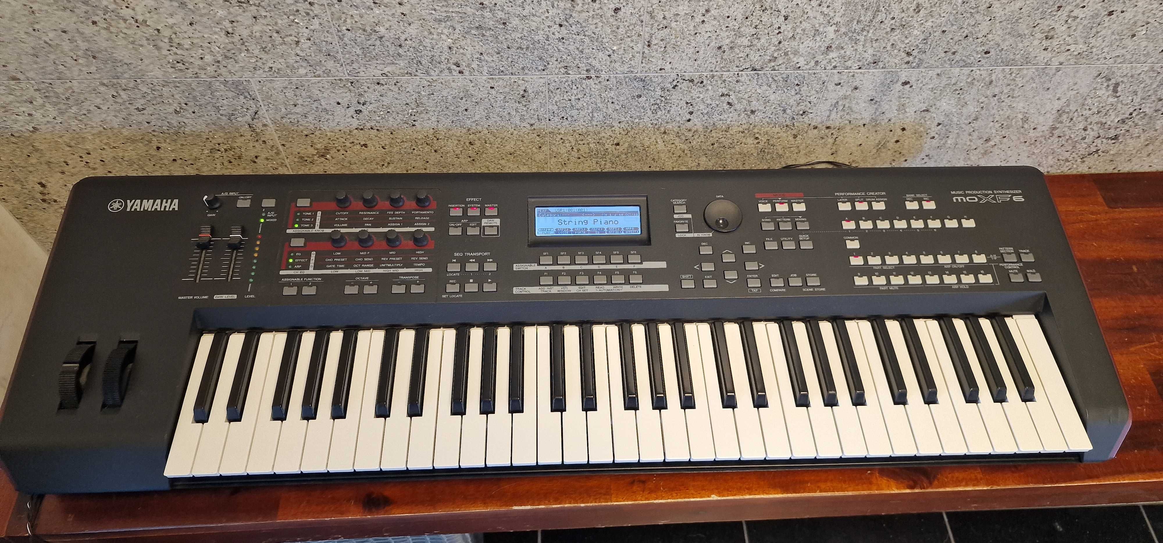 Syntezator Yamaha MO XF 6