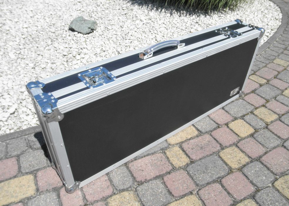Flight Case na gitarę elektryczną. Futerał sztywny, twardy. Jak NOWY.