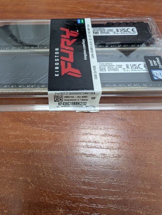 Оперативна памʼять Kingston Fury DDR4-3600 32 ГБ