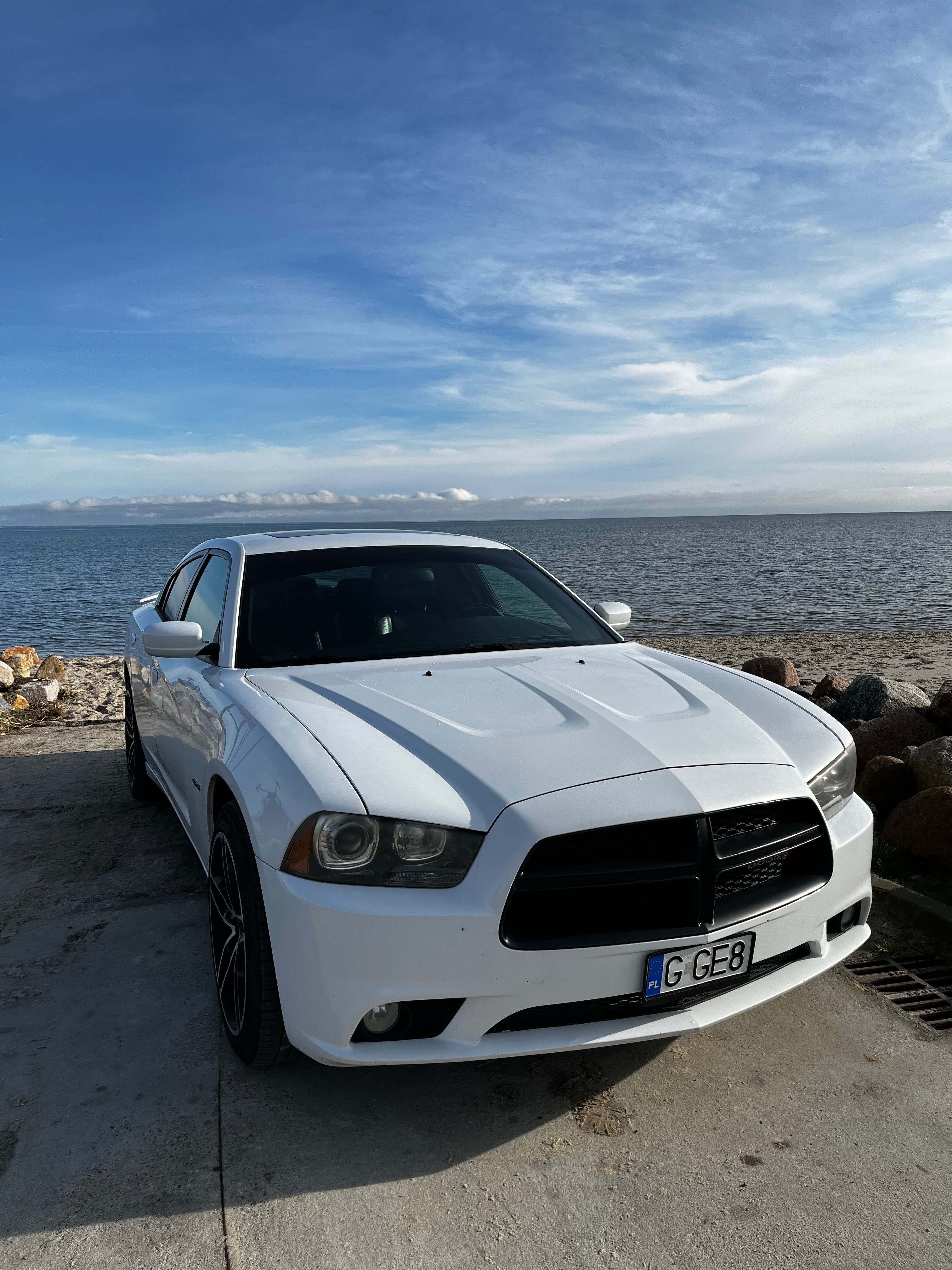 Samochód na wynajem DODGE CHARGER 5,7 HEMI do ślubu