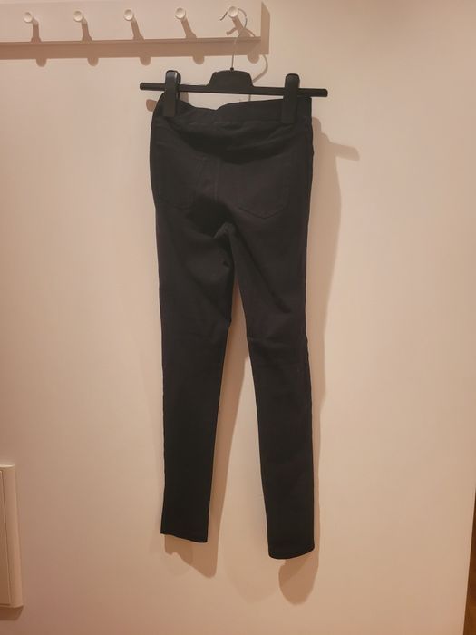 Calças pretas tipo leggings