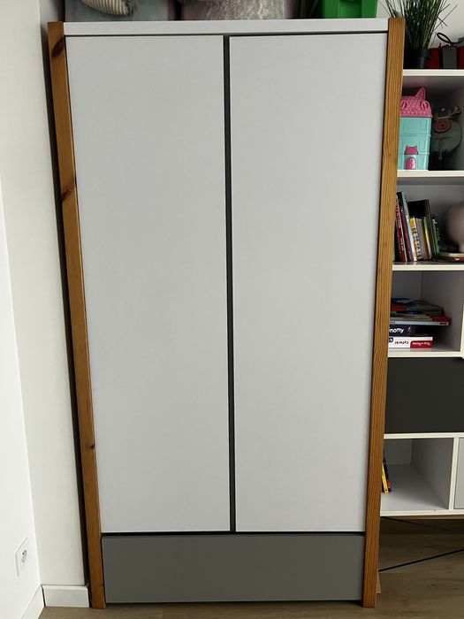 Szafa polka na ksiazki i lozko