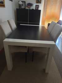 Mesa com cadeiras