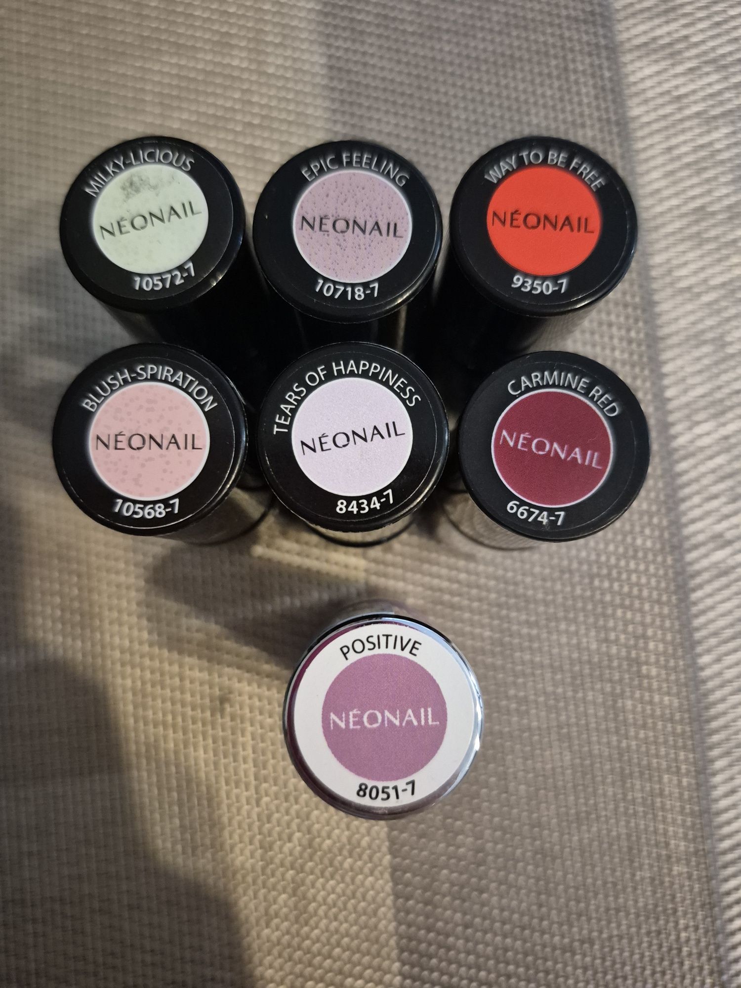 Lakiery hybrydowe neonail kolory mix 1 sztuka