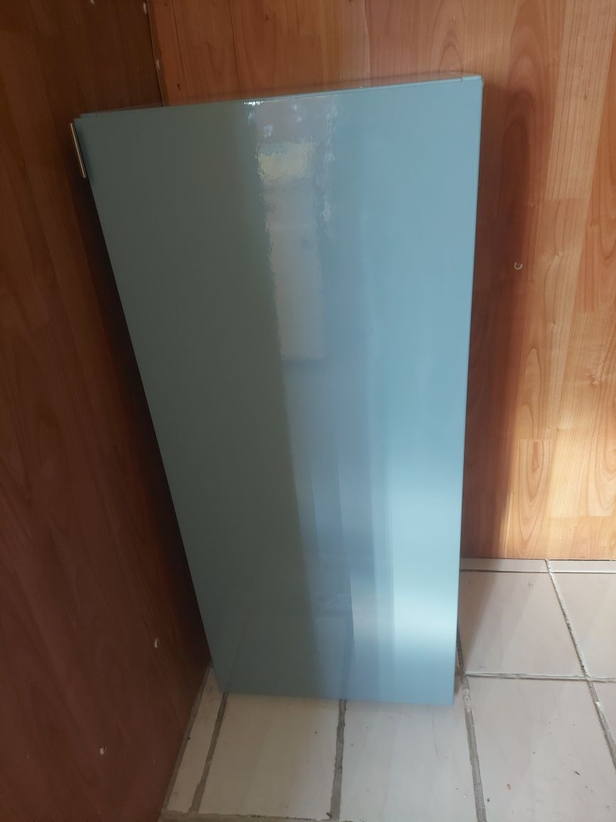 Szafki wiszące lakierowane fronty i boki, jak nowe