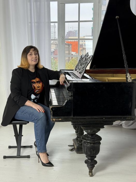 Уроки фортепіано та сольфеджіо