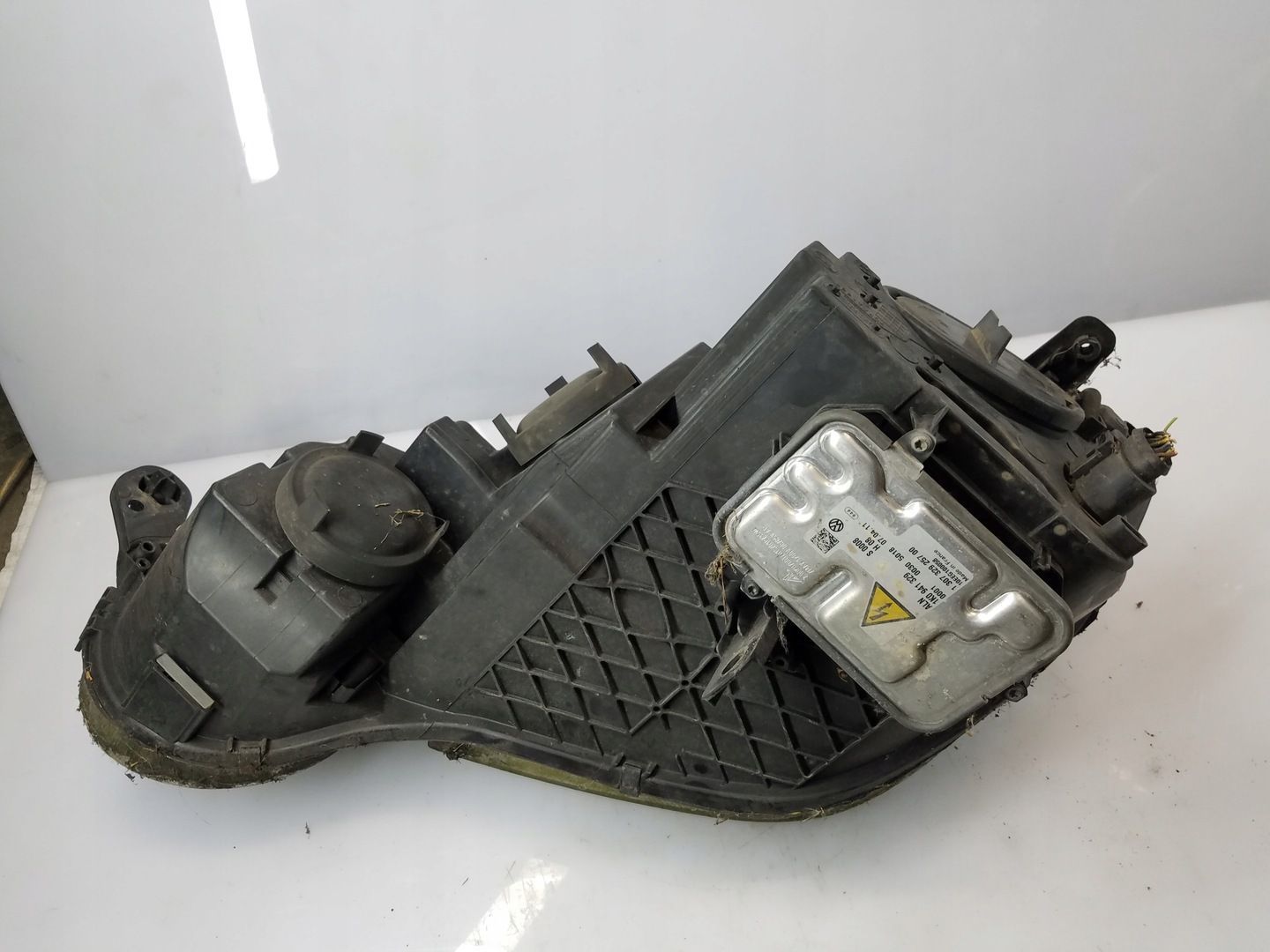LAMPA PRZÓD SKODA YETI XENON