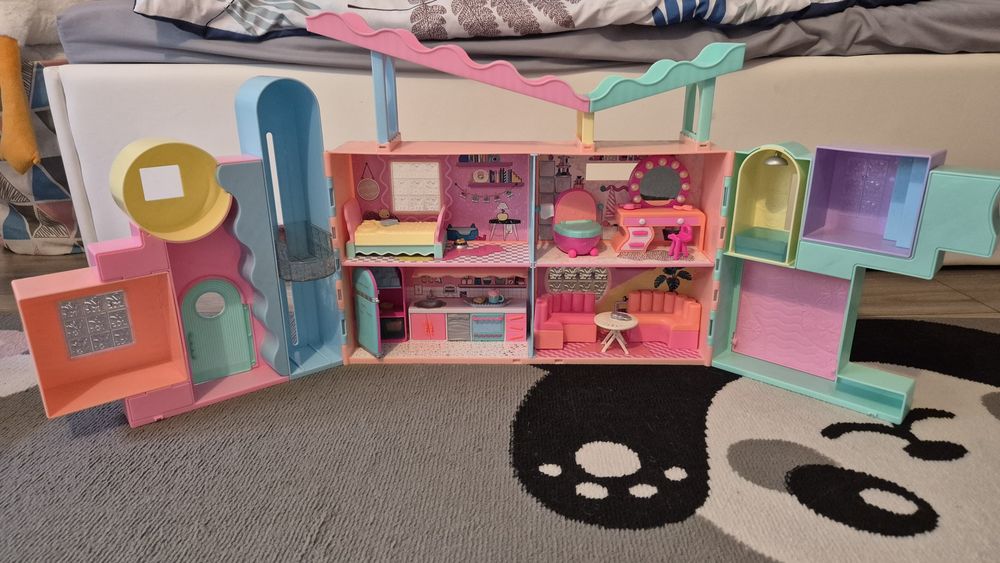 Domek LOL Surprise willa, składany, akcesoria, winda, basen, toaletka