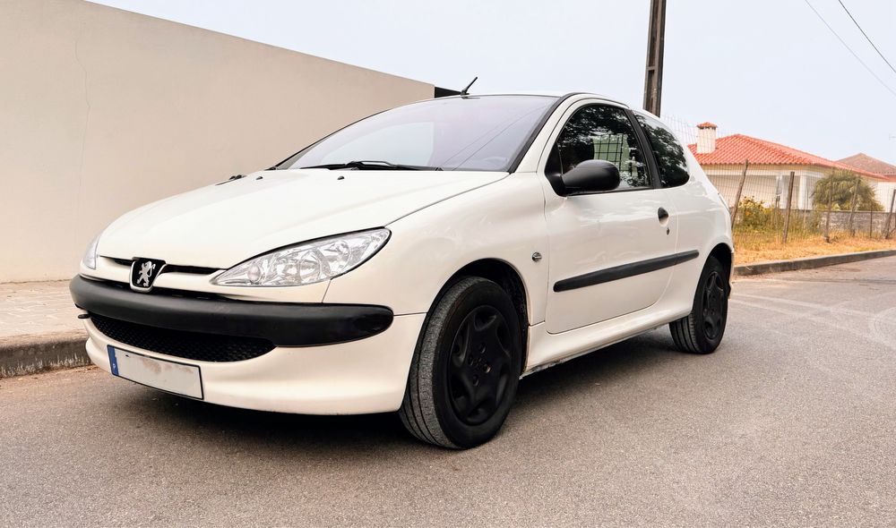 Peugeot 206 com avaria