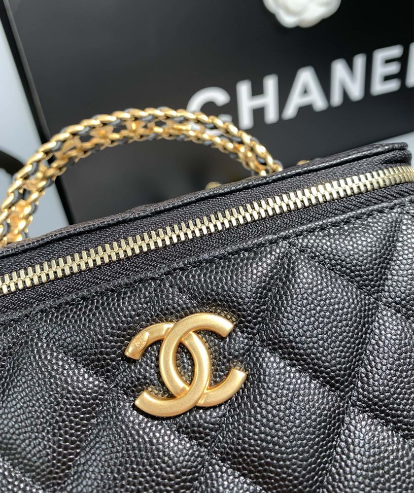 Сумка Chanel Vanity Case из кожи Caviar