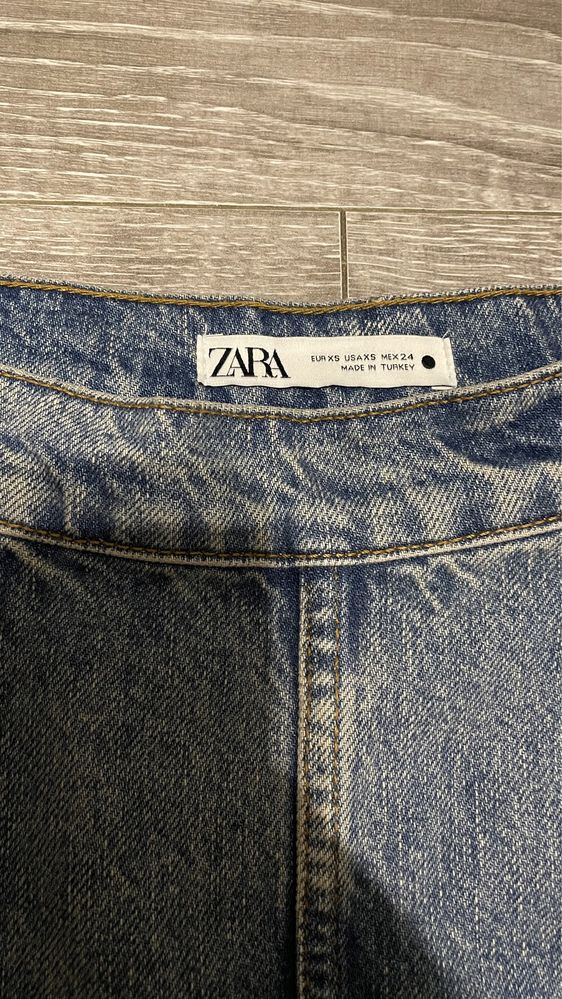 Джинсова трендова спідниця Zara, розмір XS