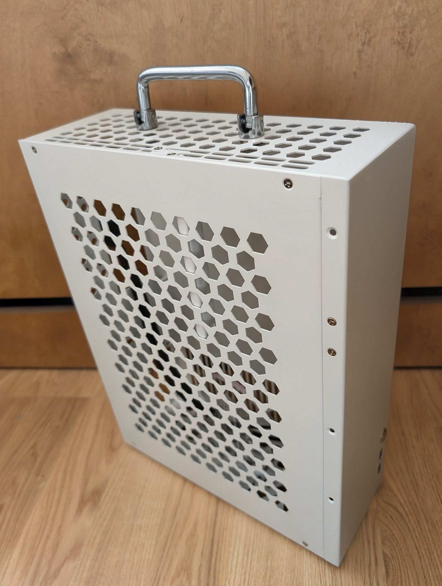 Новий SFFPC, Mini-ITX, M-ATX корпус Yujiang P04, 9л + райзер PCI-e 4.0