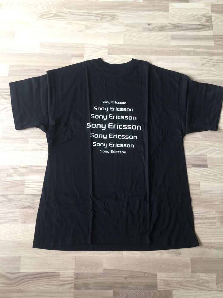 Nowy. Czarny T-shirt z nadrukiem Sony Ericson
