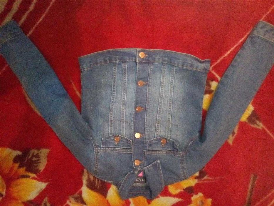 Жилет джинсовий в хорошему стані М 7\8.