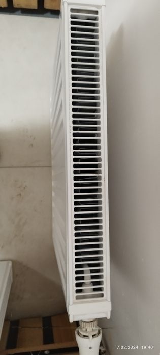 Nowy Grzejnik typu Purmo z regulatorem temperatury