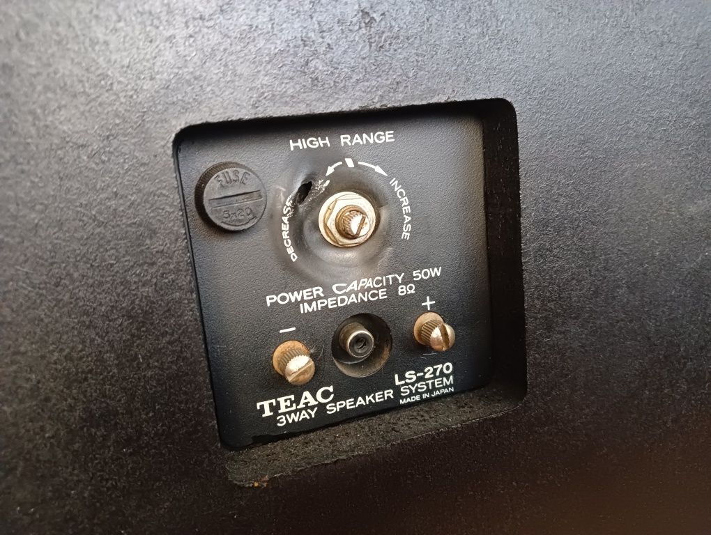 Colunas TEAC LS-270