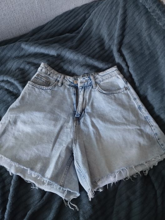 голубі джинсові шорти