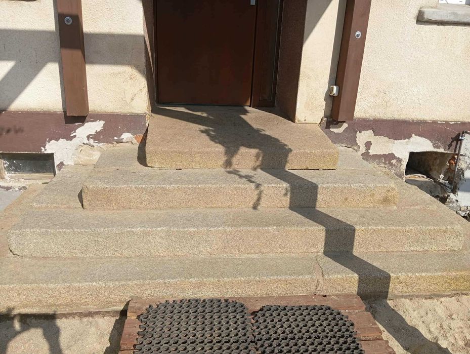Sprzedam schody granitowe zewnętrzne (ok. 200 lat)