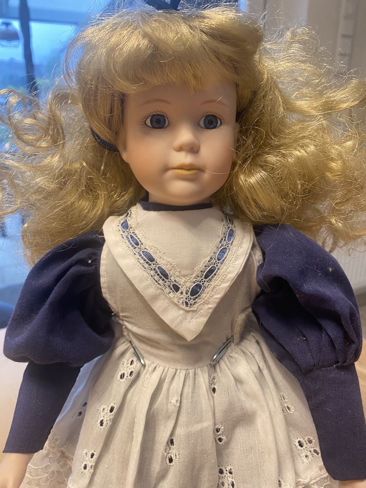 Продам фарфоровую немецкую куклу
