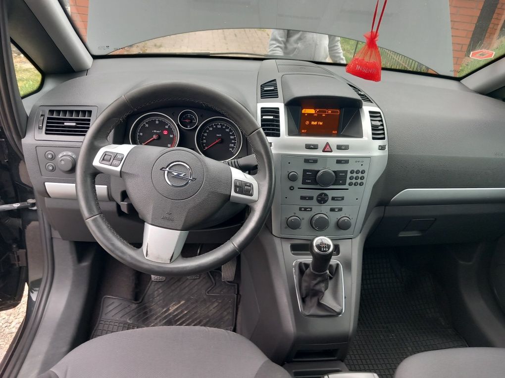Opel Zafira B 2014/15 sprowadzony z Niemiec