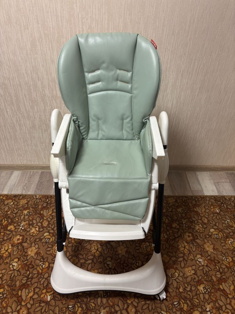 Продам стульчик для кормления carrello