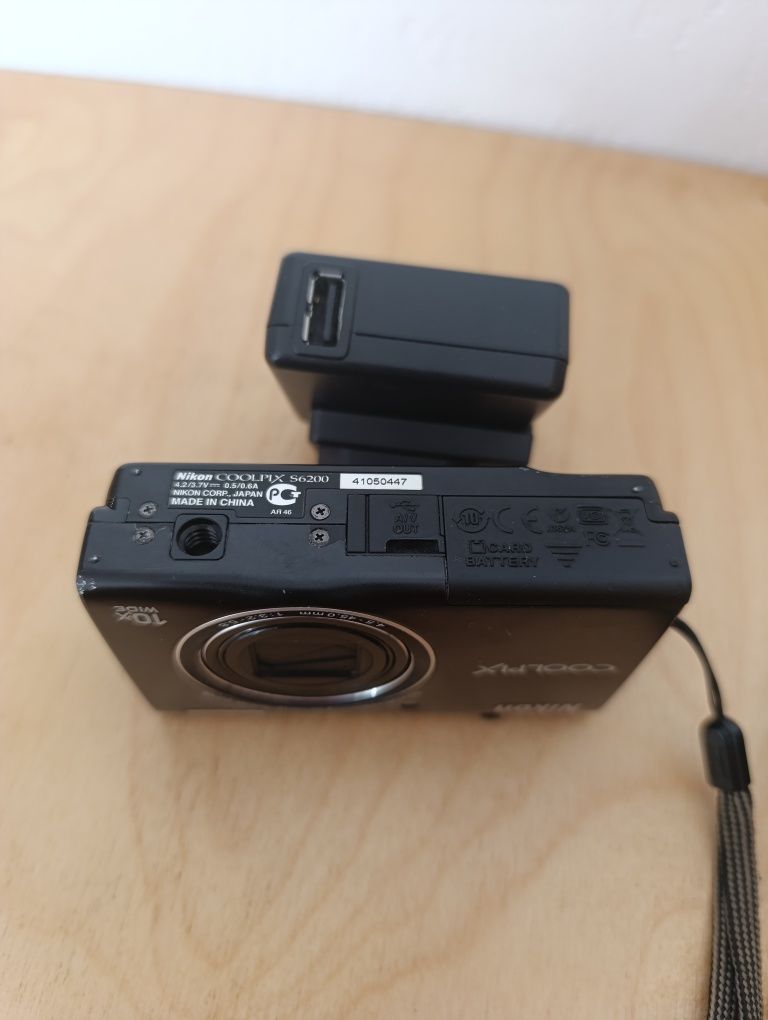 Продаю фотоапарат нікон 

Пропоную до продажу об'єктив з функці