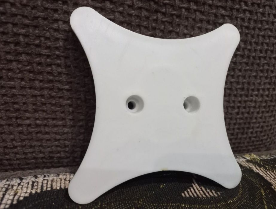 Підставка для корпусу м'ясорубки Ельво.
Нова.Купили,але не знадобилася