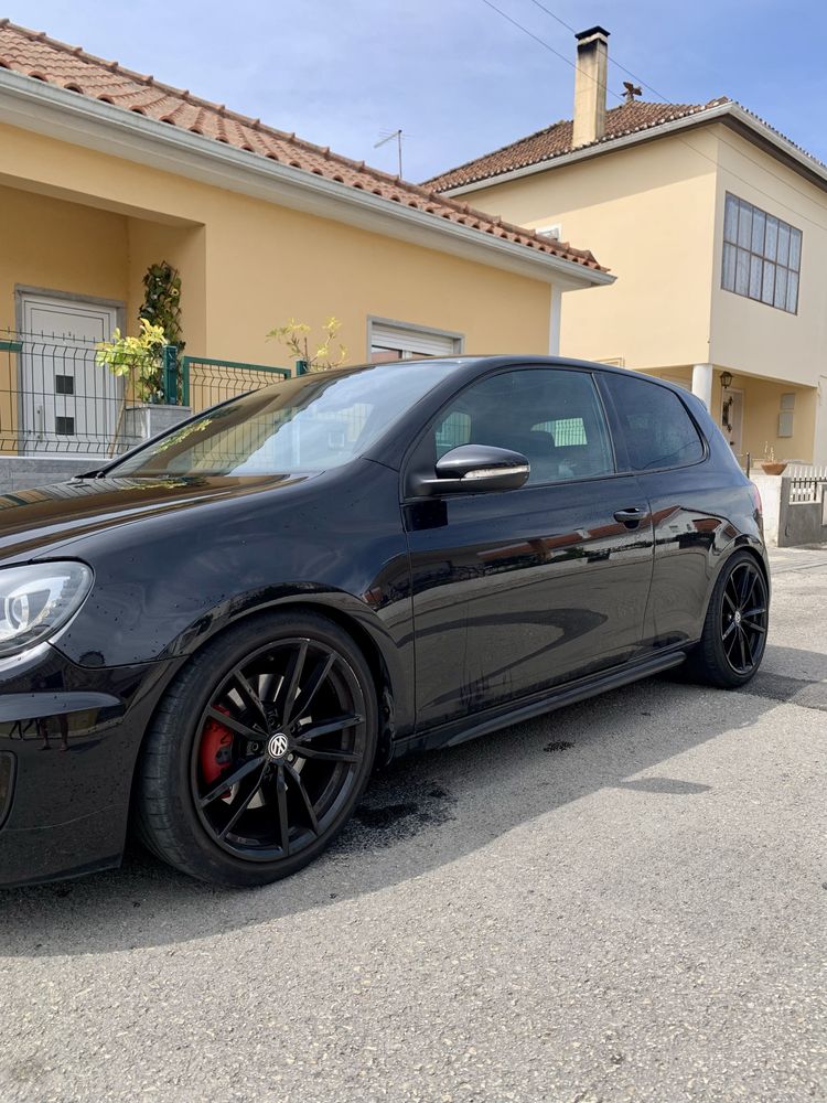 Golf 6 GTI usado com revisoes em dia